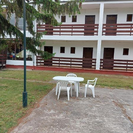 Beach Club Panzió és Camping Zamárdi Exterior foto