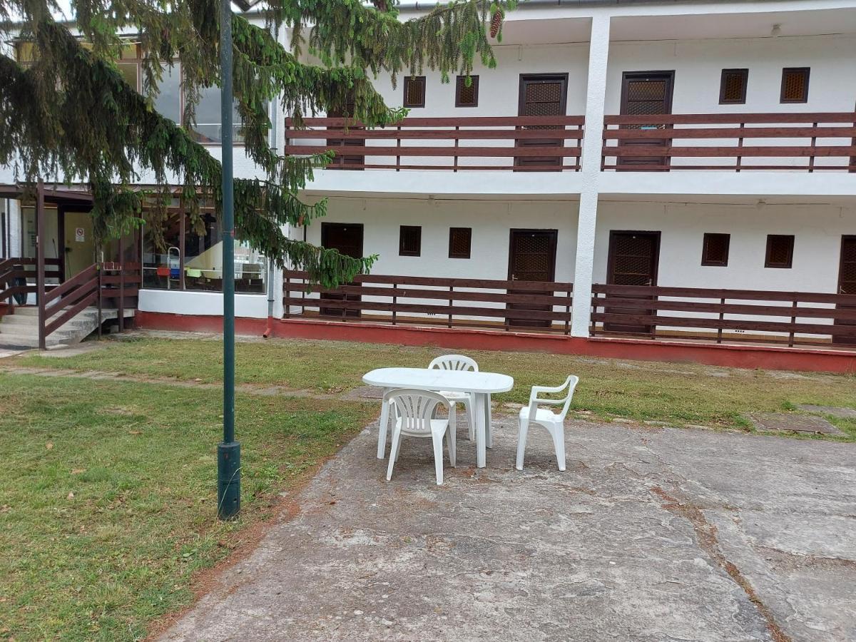 Beach Club Panzió és Camping Zamárdi Exterior foto